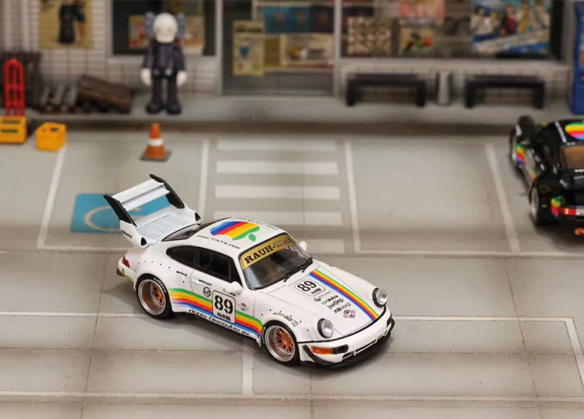 Porsche RWB 964 Apple high tail - weiss
